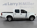 2015 Nissan Frontier SV 4WD! CREW CAB! CLEAN MACHINE!