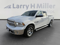 2018 RAM 1500 Laramie 4X4! LOADED! LOW LOW MILES!