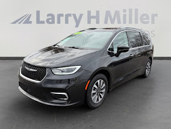 2021 Chrysler Pacifica Touring L! TAKE THE FAMILY!
